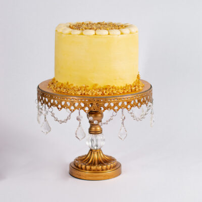 Torta de zanahoria rellena y decorada con frosting de queso crema